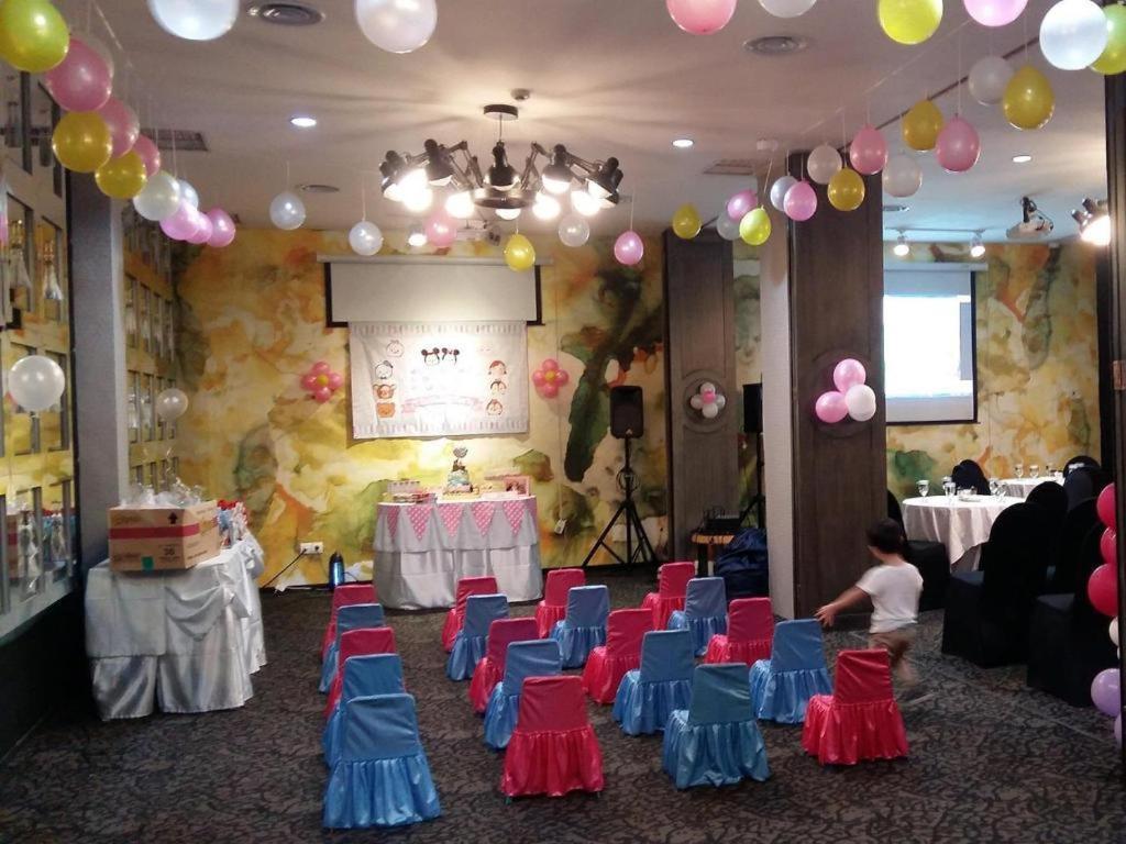 Couleur Hotel Cengkareng Giacarta Esterno foto