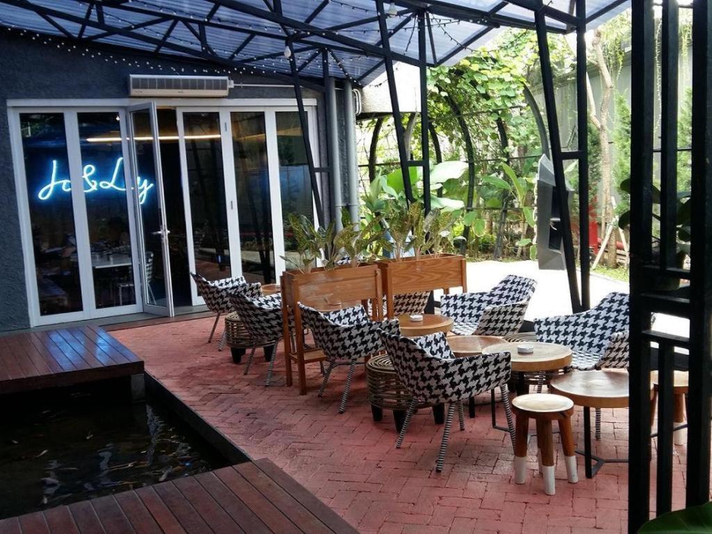 Couleur Hotel Cengkareng Giacarta Esterno foto