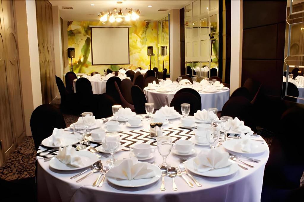 Couleur Hotel Cengkareng Giacarta Esterno foto