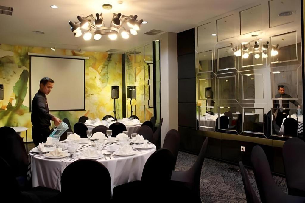 Couleur Hotel Cengkareng Giacarta Esterno foto